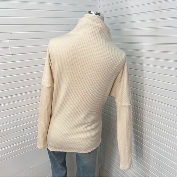 Julia Allert Rib Knit Asymmetric Blouse - Picture 3 of 8